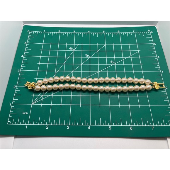 Vintage Richelieu Faux Pearl 2 Strand  Bracelet Gold Tone Chain Signed 7 Inch - Picture 5 of 15